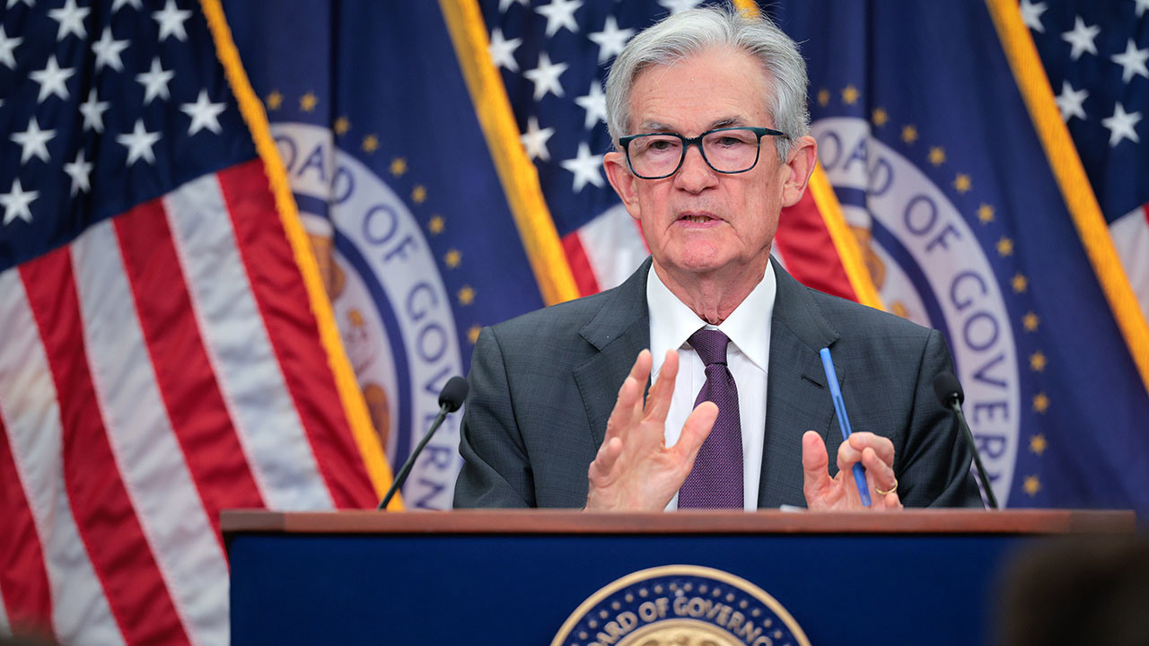 Powell Signals ‘Continued Vigilance’ on Inflation, Dampening Hopes for 2026 Rate Cuts
